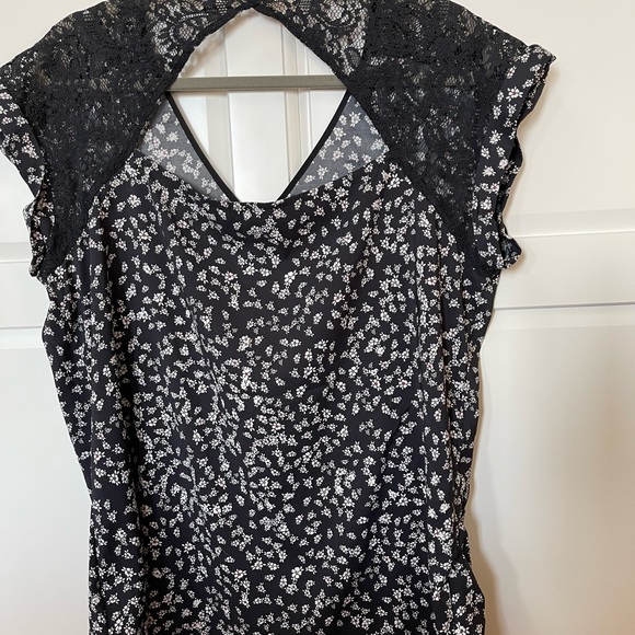 Express Short Sleeve Top - Picture 2 of 3